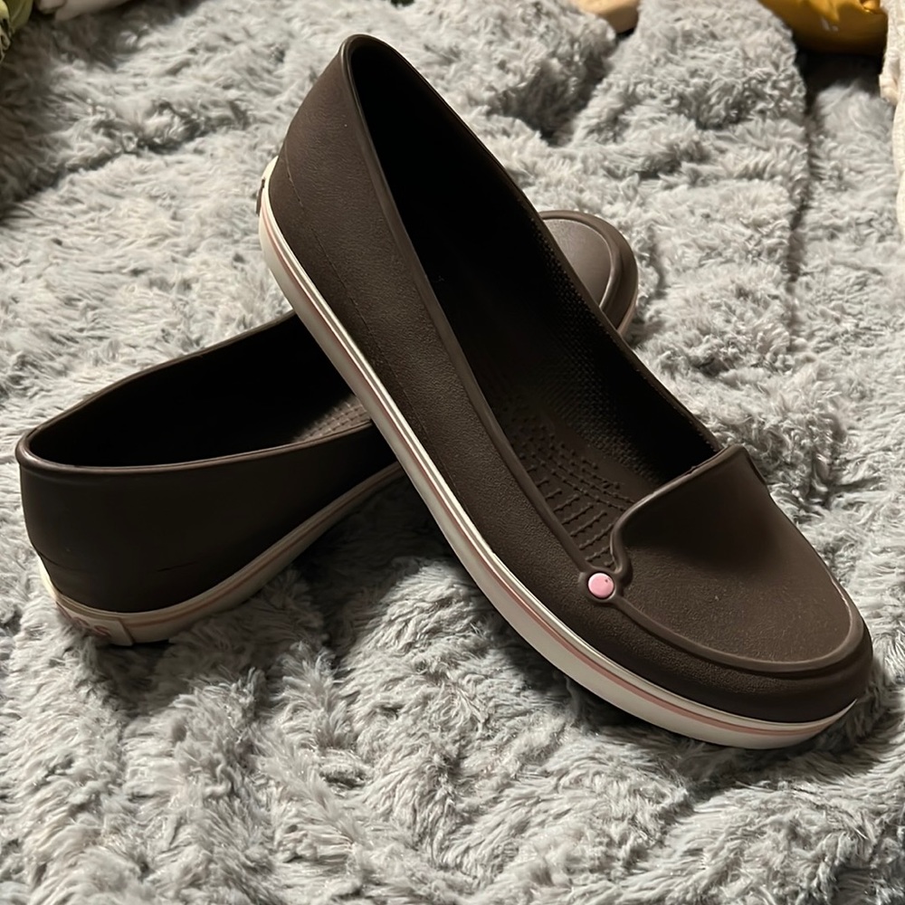 Croc Shoes Size 8